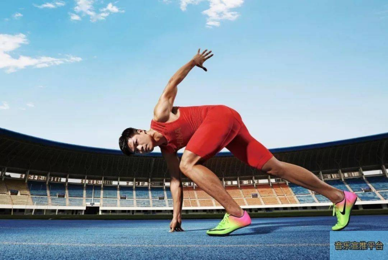 走进现场，你会发现nba球员都是人形高达