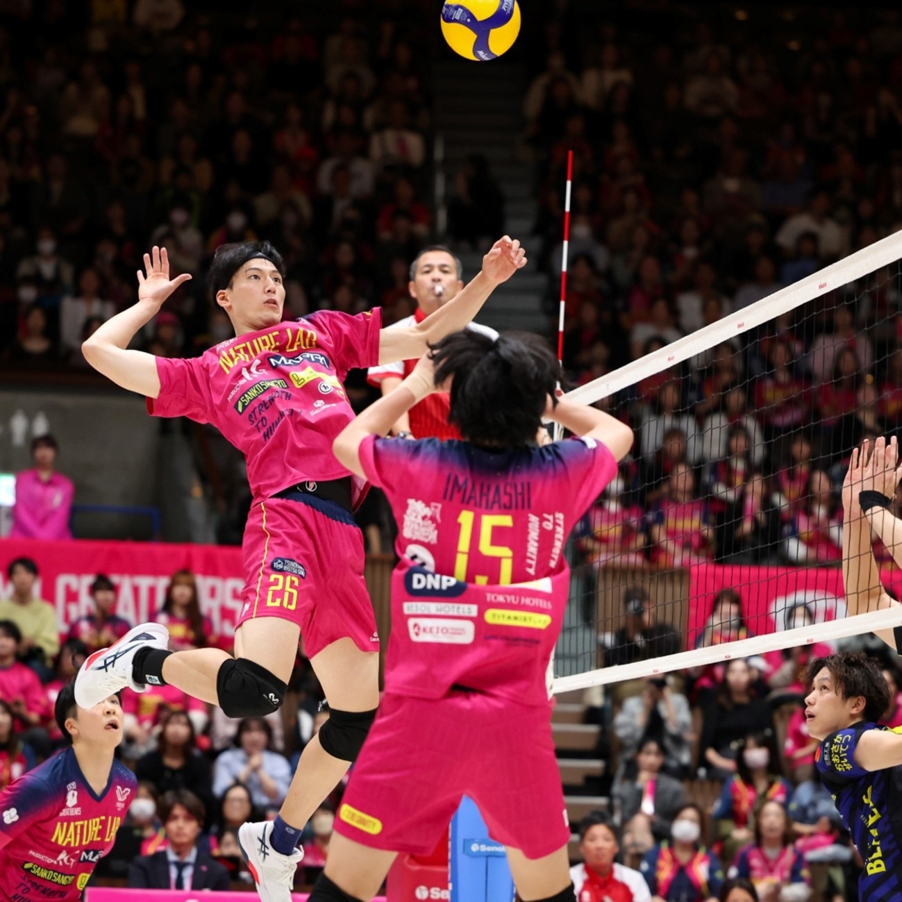 利拉德血栓赛季报销？雄鹿冲冠梦碎，字母哥的冠军路还剩多少可能？